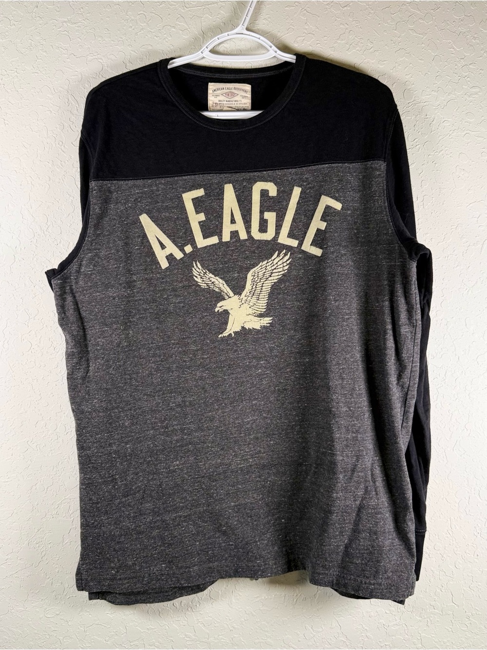 American Eagle Outfitters Men’s L Gray Black Long Sleeve Graphic Shirt